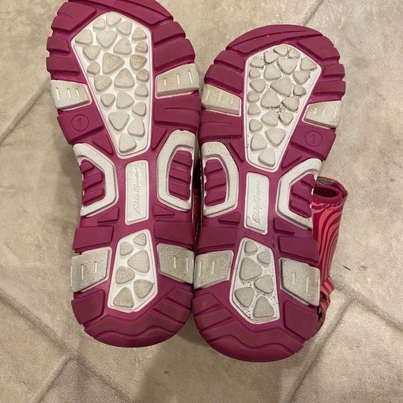 Eddie Bauer dark pink girls size 1 water shoes/sandals. Adjustable straps. - Picture 2 of 4
